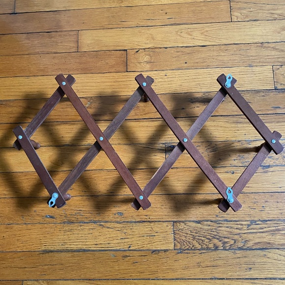 Vintage Wooden Hanger System - Picture 2 of 9